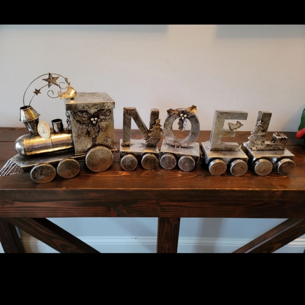 TII Collection Metal Train